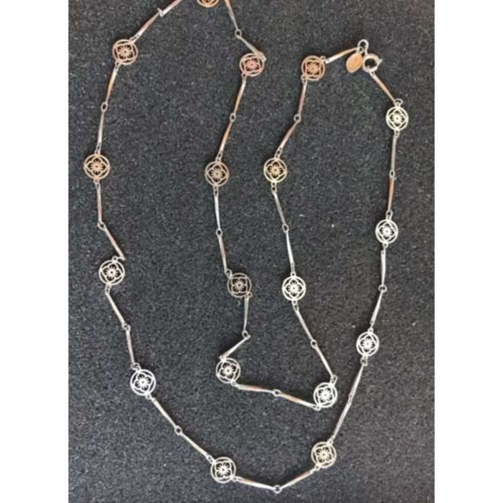 Avon 1979 Vintage Flower Lace Necklace Costume Jewelry Silver Necklace